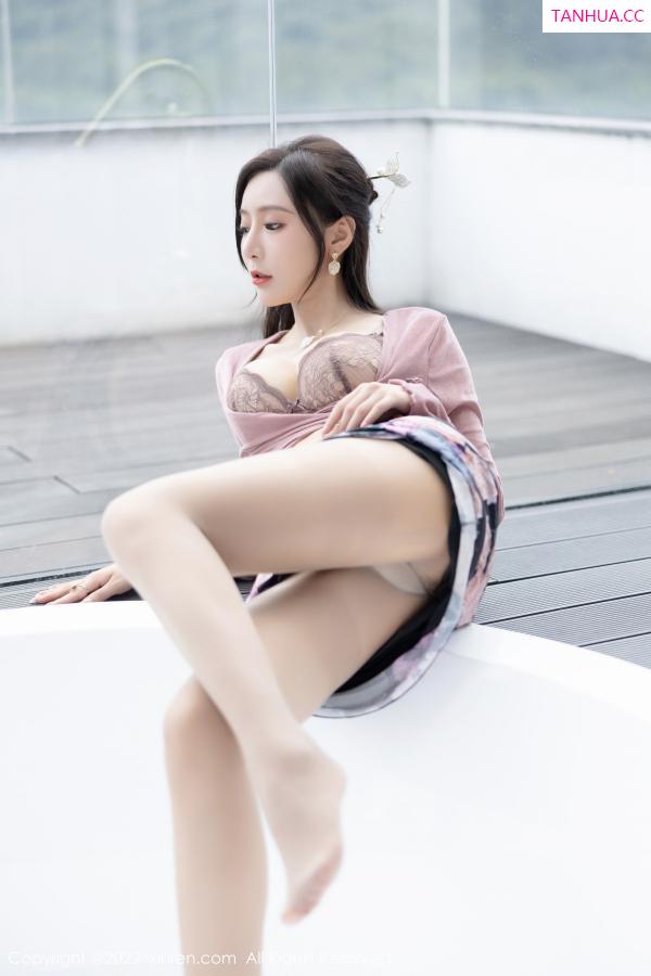 王馨瑶  [XiuRen]高清写真图 2022.12.12 No.5985 王馨瑶yanni 美腿长裙第26张图片